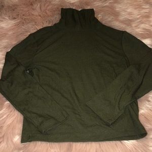 Army green turtle neck crop